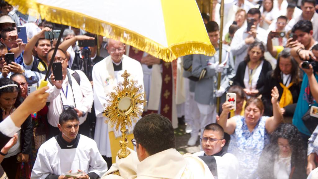 Fieles católicos conmemoran Corpus Christi  | Omar Solís 
