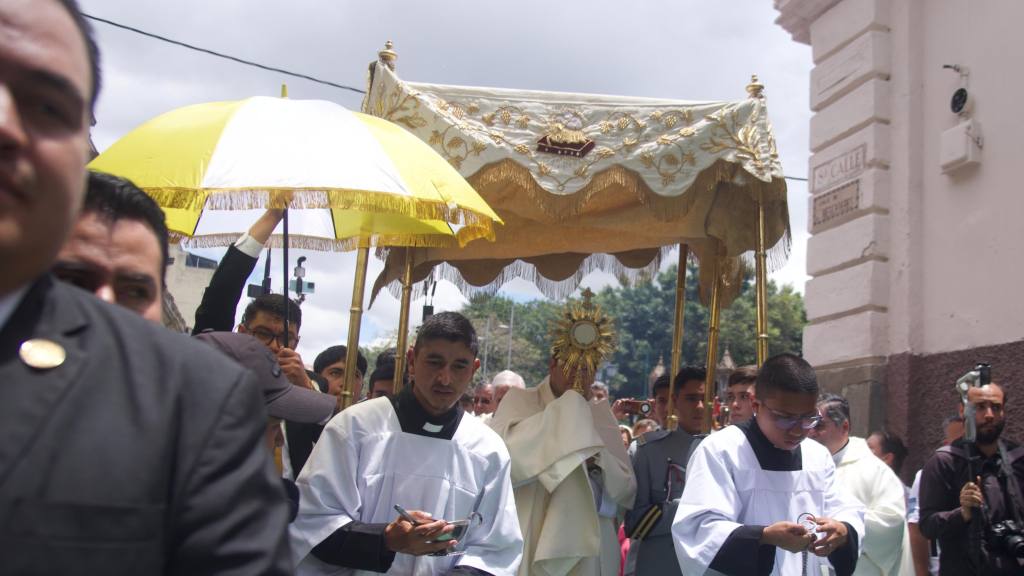 Fieles católicos conmemoran Corpus Christi  | Omar Solís 