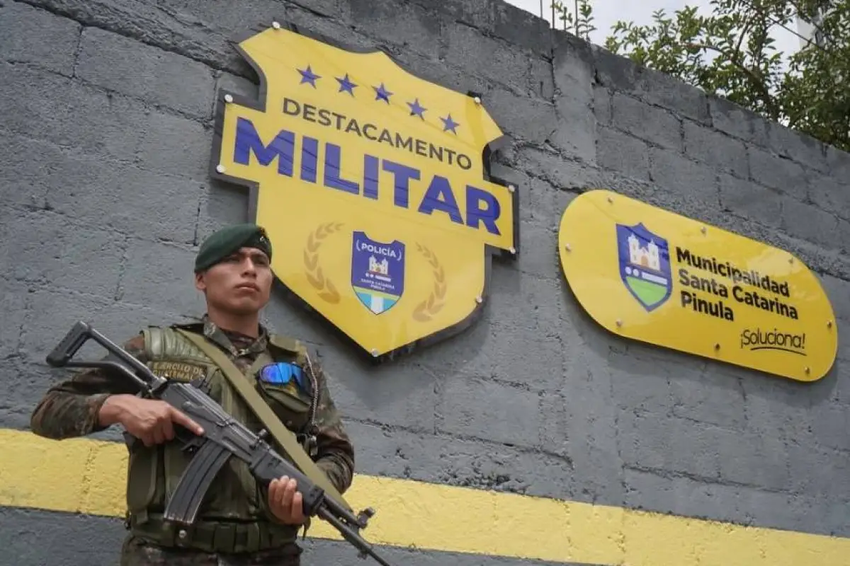Destacamento militar en Santa Catarina Pinula , Cortesía