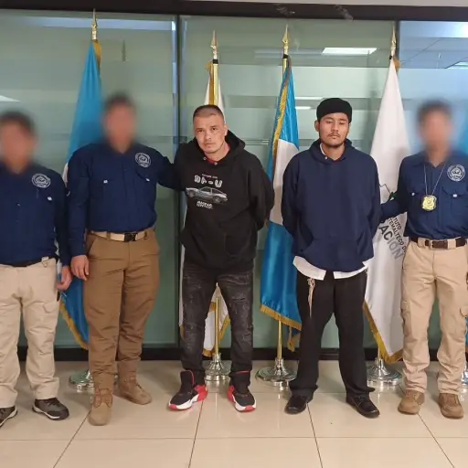 Julio Enrique Amaya Turcios y Jhonatan Emmanuel Cardona Castillo de la comunidad Lev Tahor fueron extraditados a Guatemala. ,Foto PNC