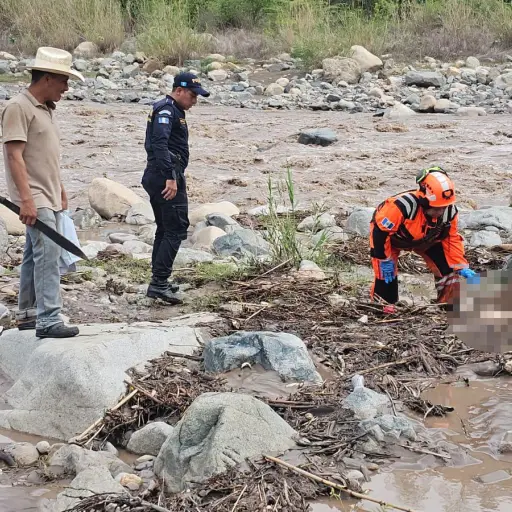 El cuerpo del menor fue encontrado en el cauce del río Jupilingo. ,Bomberos Voluntarios