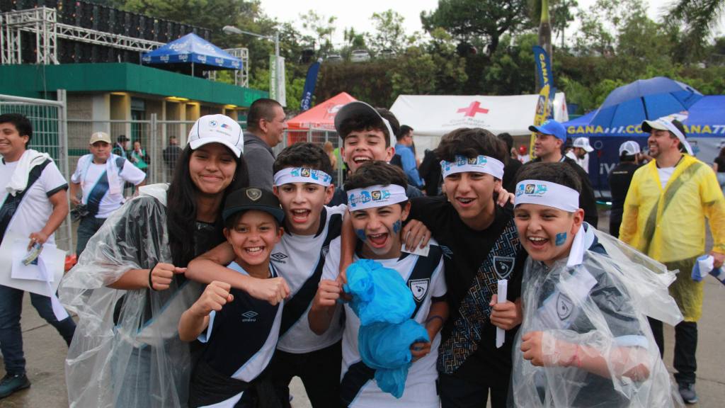 Afición previo al partido entre Guatemala y República Dominicana | Alex Meoño
