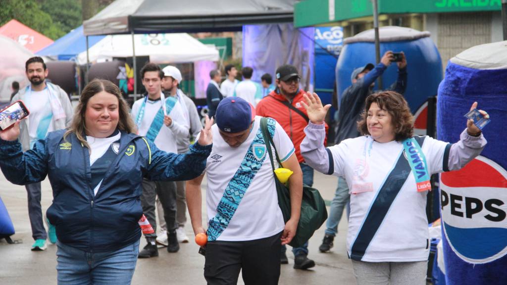 Afición previo al partido entre Guatemala y República Dominicana | Alex Meoño