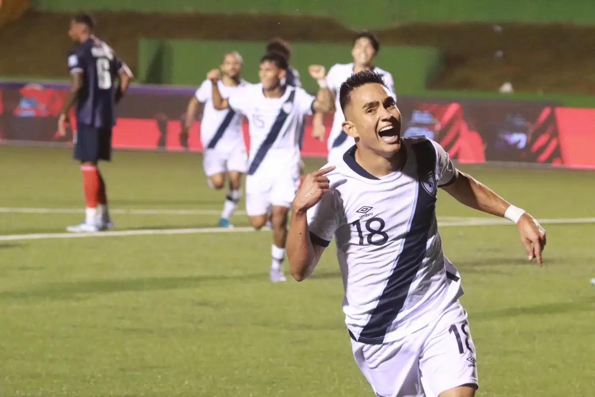 Celebración de Óscar Santis ante República Dominicana - Alex Meoño