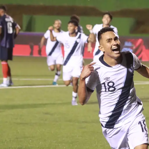 Celebración de Óscar Santis ante República Dominicana - Alex Meoño