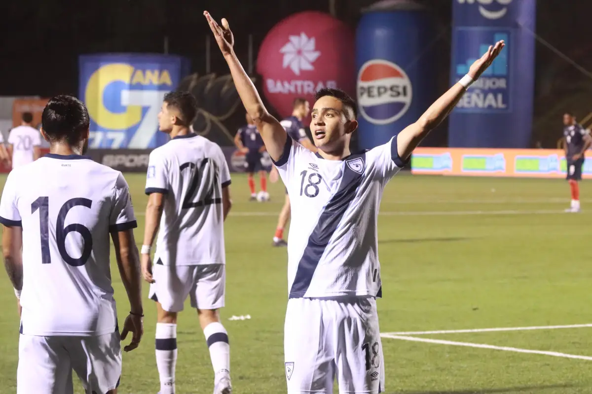 Óscar Santis da clasificación a la Selección de Guatemala