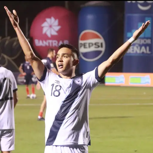 Óscar Santis da clasificación a la Selección de Guatemala