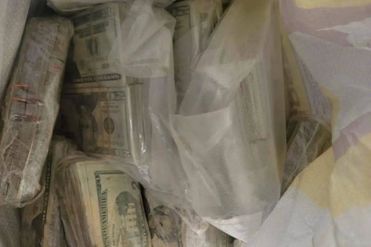 El dinero en efectivo iba dentro de un costal y varias bolsas de plástico., PNC de Guatemala.