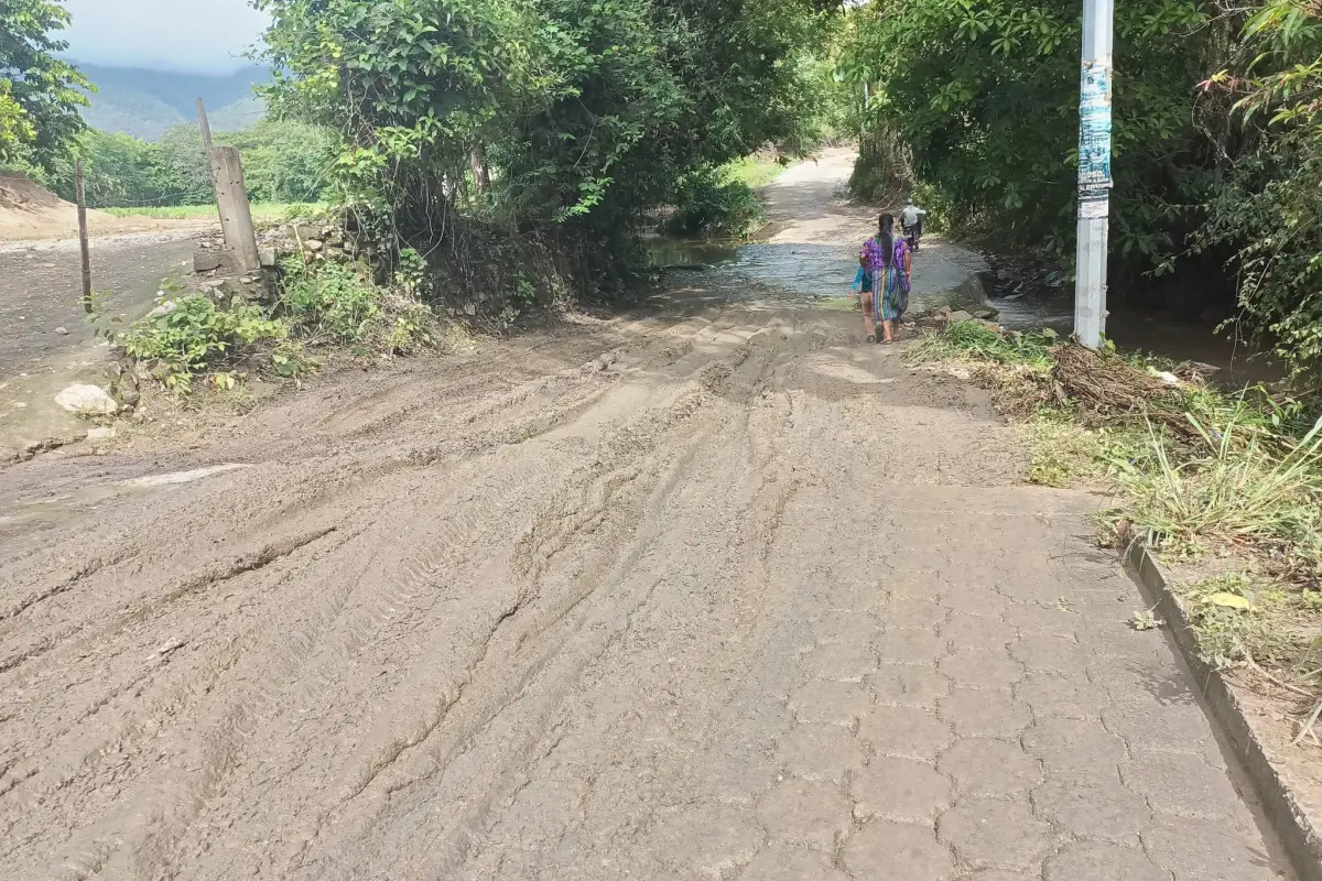 CONRED coordinó trabajos de limpieza por desbordamiento de un río en el caserío San Juan Pachalí, barrio San Juan, del municipio de Cubulco, Baja Verapaz., Conred.