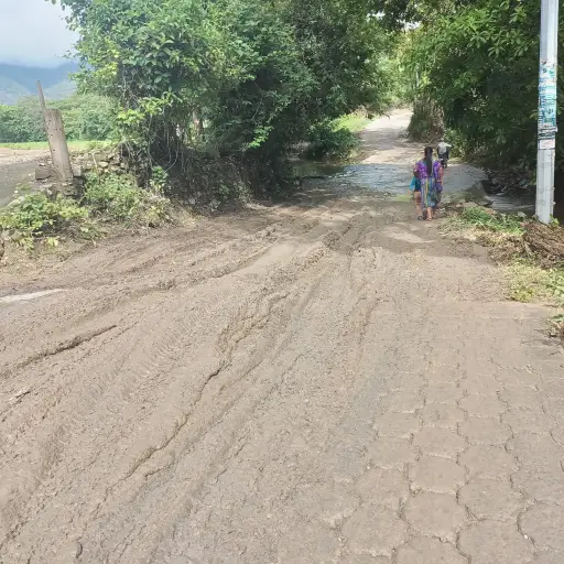 CONRED coordinó trabajos de limpieza por desbordamiento de un río en el caserío San Juan Pachalí, barrio San Juan, del municipio de Cubulco, Baja Verapaz. ,Conred.