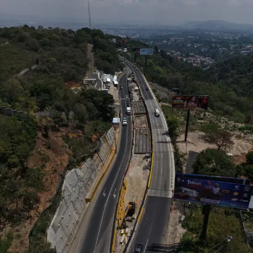 El cierre en carretera a El Salvador obedece a las medidas de seguridad que se deben tomar para obreros y usuarios. ,COVIAL-CIV.