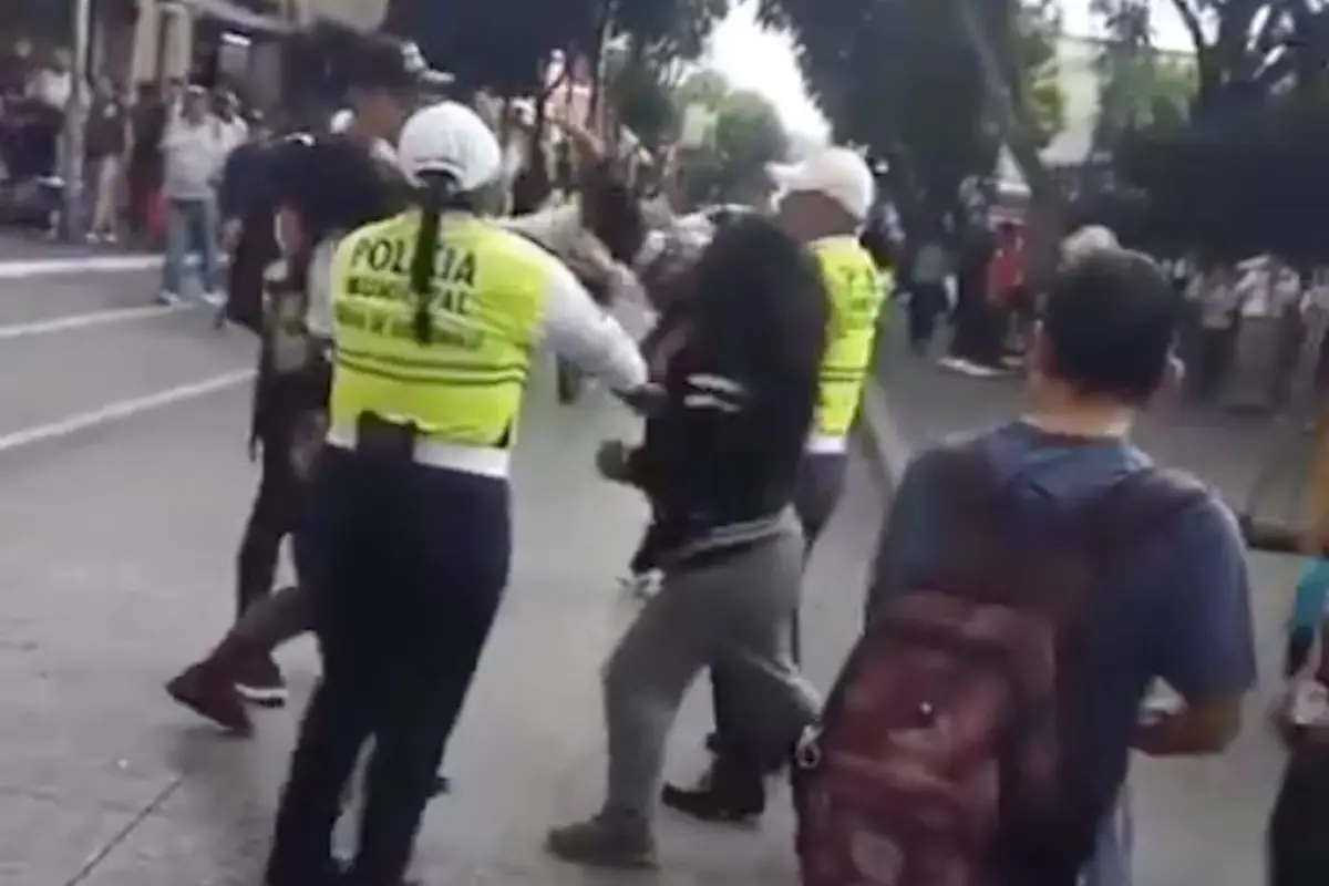 Pelea entre mujeres en la zona 1., Captura de pantalla video X.