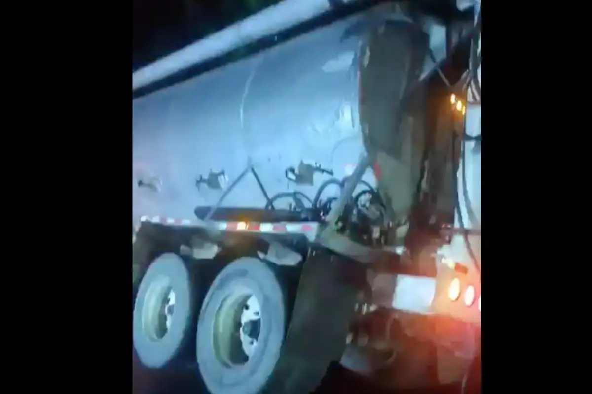 El vehículo de transporte de carga permanece en el km. 24 de ruta Interamericana., PMT de Mixco