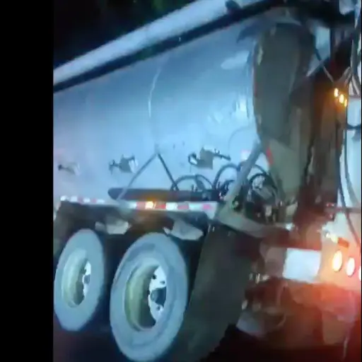 El vehículo de transporte de carga permanece en el km. 24 de ruta Interamericana. ,PMT de Mixco