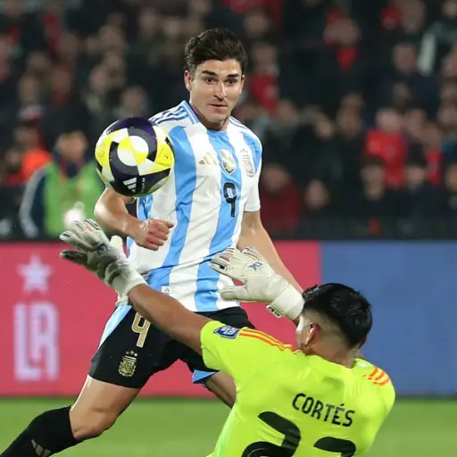 Julián Álvarez anotó el gol del triunfo entre Argentina y Chile 