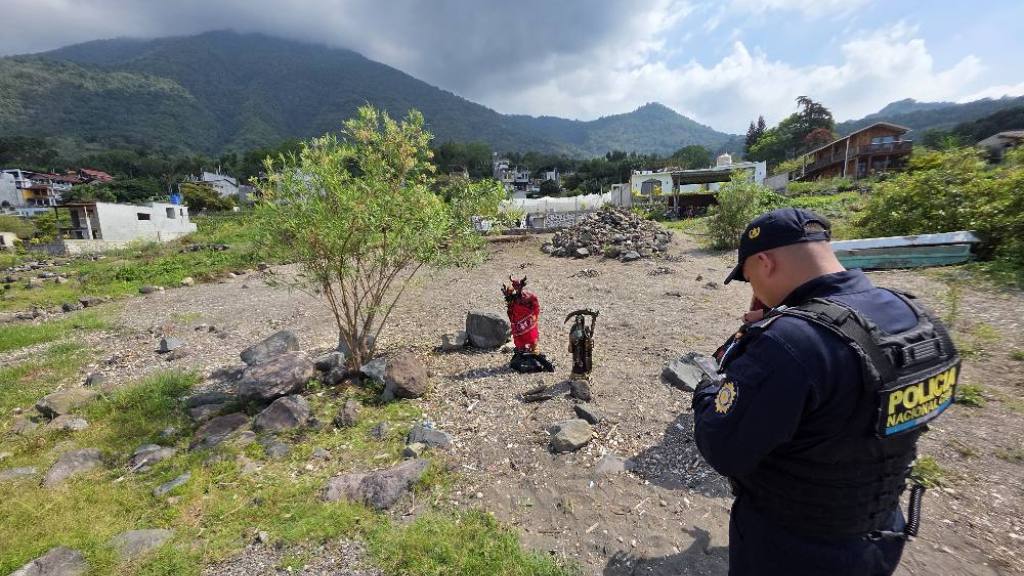 Expulsan a grupo por ritual en orilla del lago Atitlán. | Cocode Chuasanahí