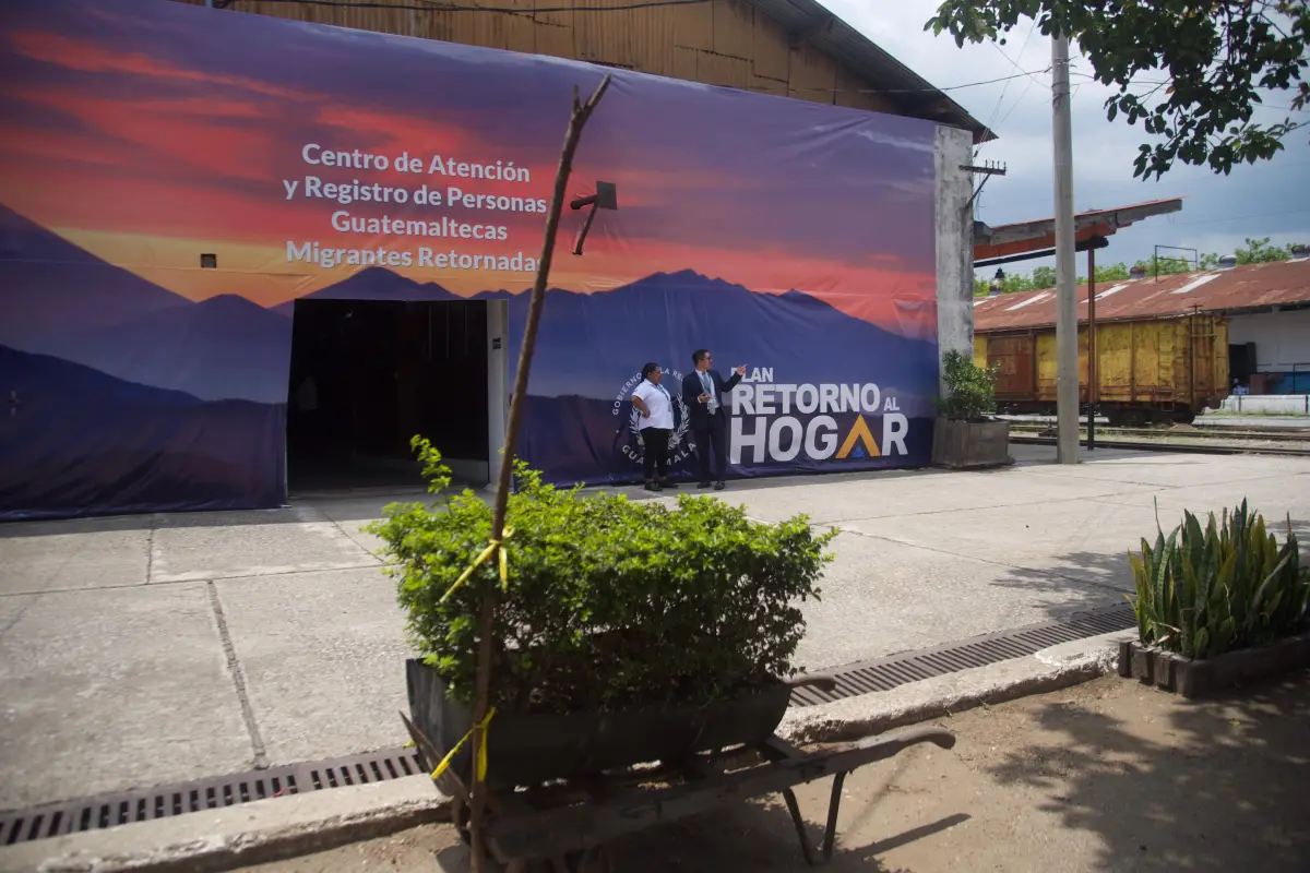 La parte frontal del Centro de Atención y Registro para Personas Migrantes., Omar Solís/Emisoras Unidas