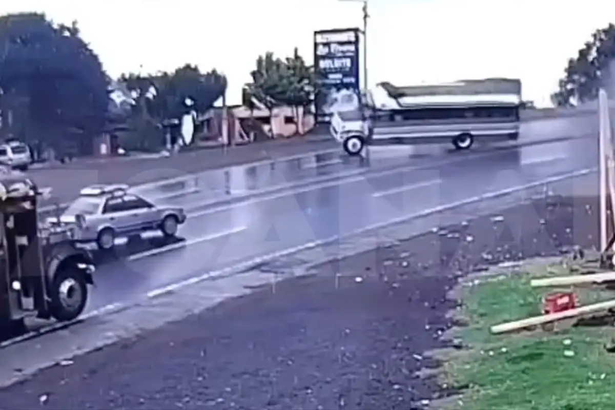 Una cámara captó el momento del accidente., Captura de pantalla