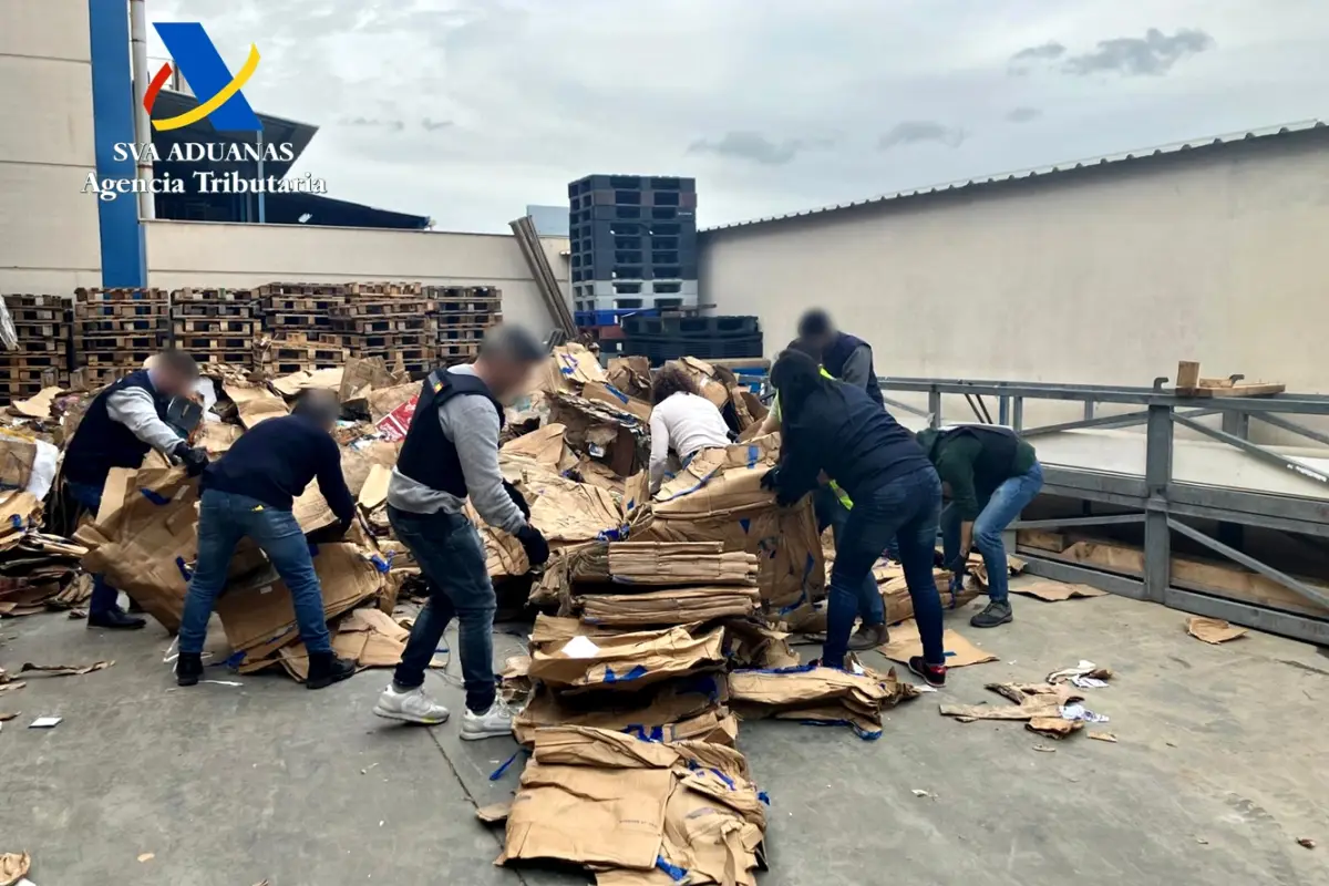 La cocaína estaba oculta en un macrocargamento de 335 toneladas de cartón destinado al reciclaje., Foto EFE