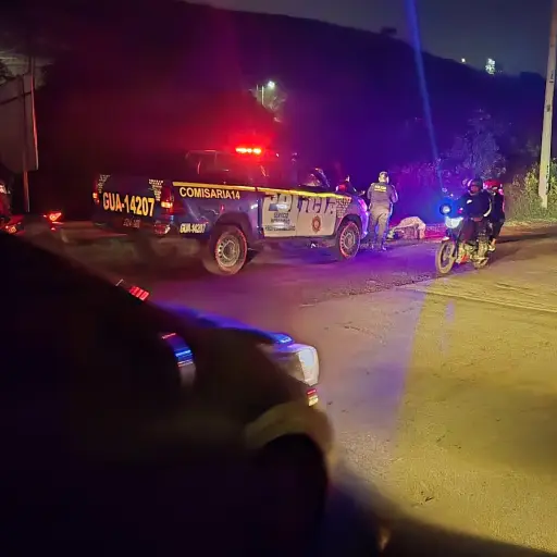 El cuerpo fue abandonado en la vía pública. ,PMT de Villa Nueva