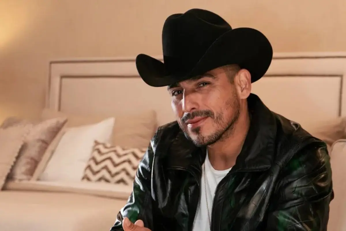 Espinoza Paz, Instagram