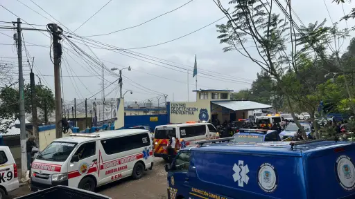 Los cuerpos de socorro acudieron al recinto carcelario para apoyar en la atención de los heridos. ,Bomberos Voluntarios
