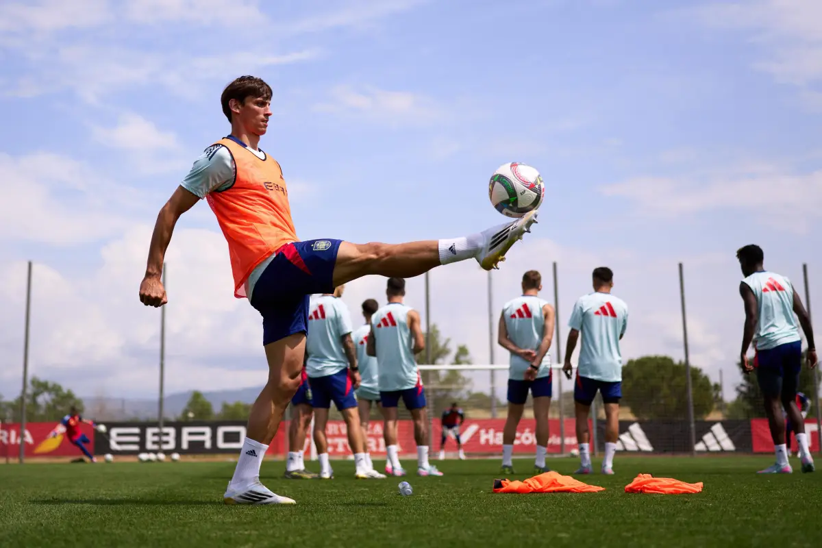 Selección de España prepara partido para medirse a Francia 