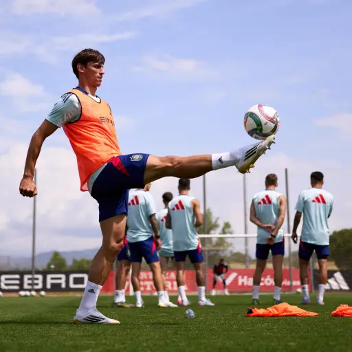 Selección de España prepara partido para medirse a Francia 
