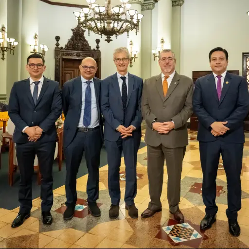 La delegación de Transparencia Internacional fue recibida por el presidente Arévalo y el comisionado anticorrupción, Julio Flores. ,Gobierno de Guatemala