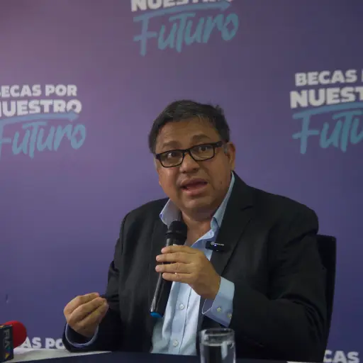 Carlos Mendoza, titular de la Segeplan, expone resultados del programa Becas por Nuestro Futuro. ,Omar Solís, Emisoras Unidas