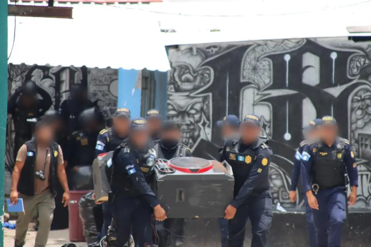 Hoy se realizó una requisa en el sector 11 (mareros 18) Centro de Detención Preventiva de la zona 18., Foto PNC