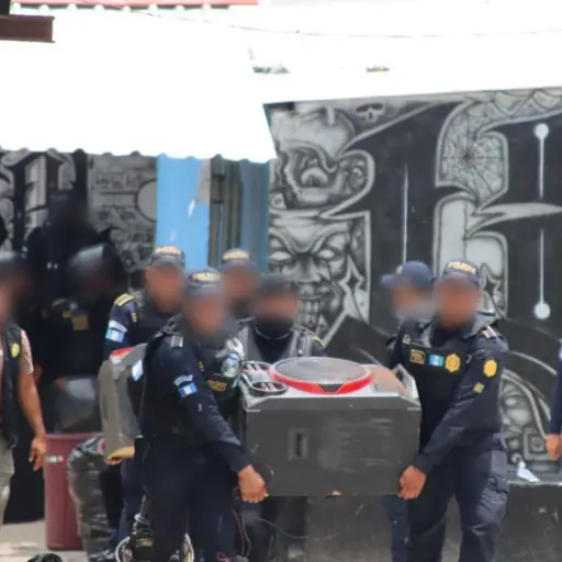 Hoy se realizó una requisa en el sector 11 (mareros 18) Centro de Detención Preventiva de la zona 18. ,Foto PNC