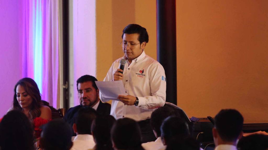 Rudy Guzmán relecto como secretario general de Nosotros | 