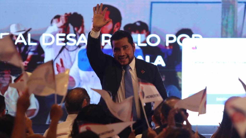 Rudy Guzmán relecto como secretario general de Nosotros | 