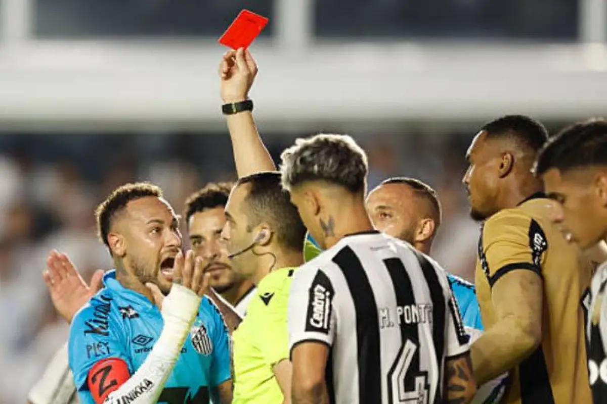 Neymar expulsado en el partido entre Santos FC y Botafogo - Getty Images