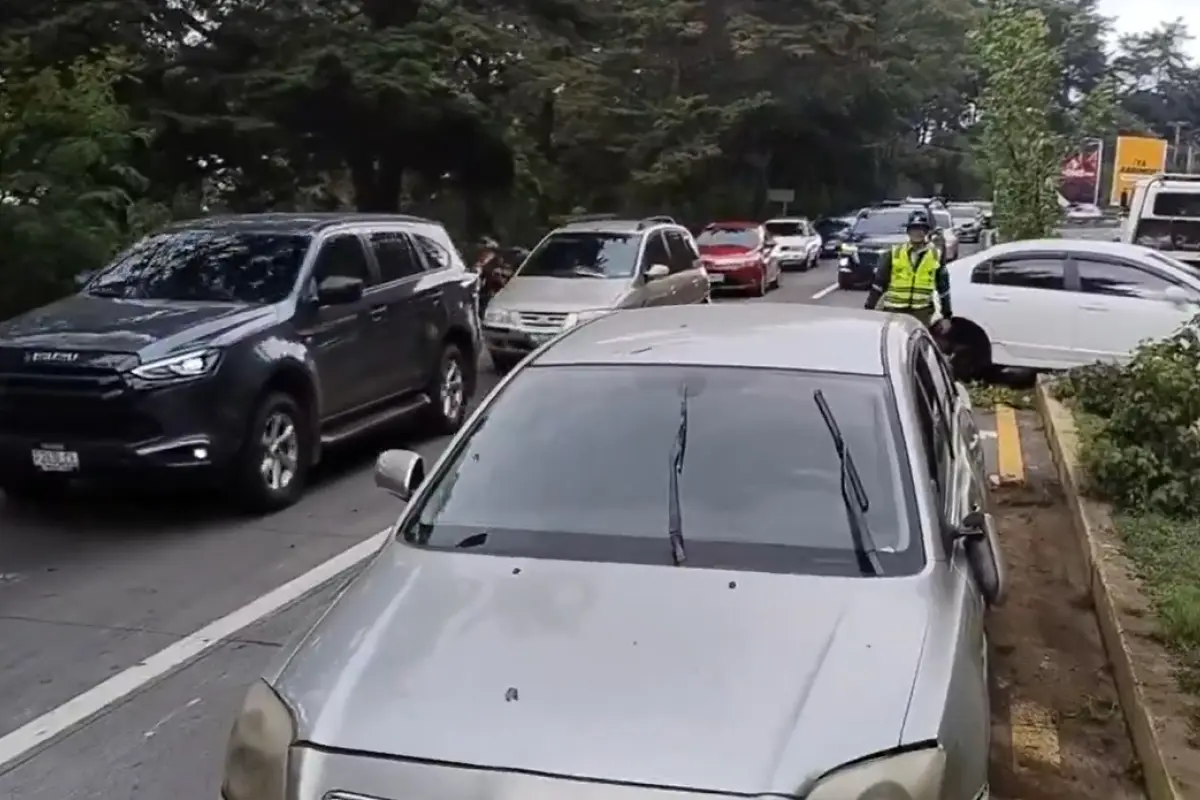 Brigadas de Provial acudieron al km. 23 de ruta Interamericana para ayudar a regular el paso vial., Captura de pantalla.