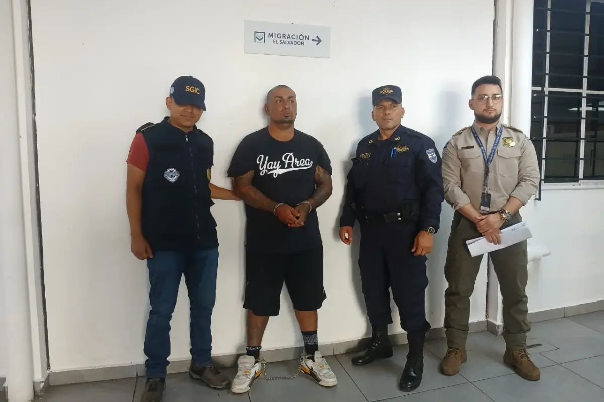 El supuesto pandillero salvadoreño fue entregado a las autoridades de su país., PNC de El Salvador