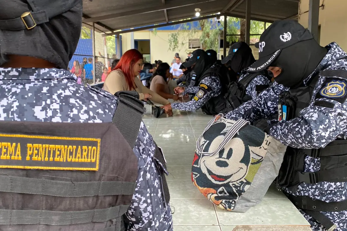 Agentes de la PNC y del Sistema Penitenciario redoblaron esfuerzos en las cárceles del país., PNC de Guatemala 