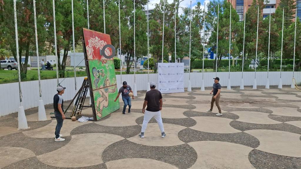 Promueven la práctica del juego de pelota maya entre jóvenes | Álex Meoño