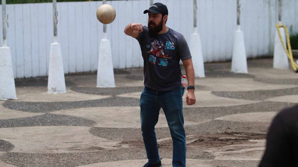 Promueven la práctica del juego de pelota maya entre jóvenes | Álex Meoño