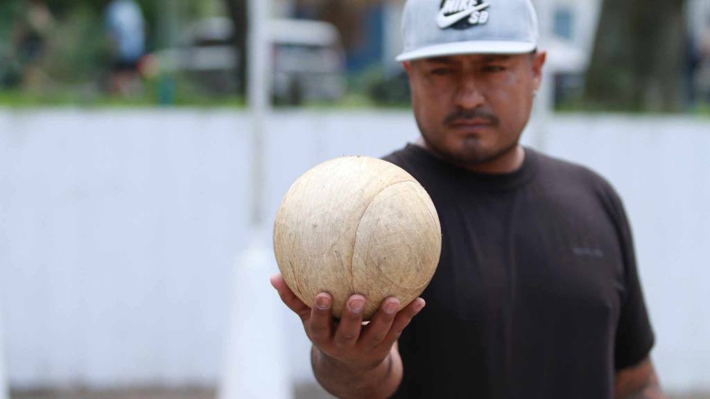 Promueven la práctica del juego de pelota maya entre jóvenes | Álex Meoño