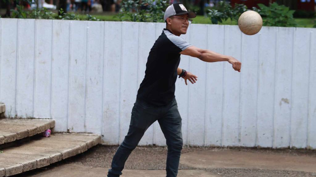 Promueven la práctica del juego de pelota maya entre jóvenes | Álex Meoño