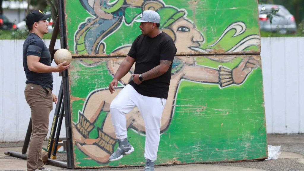 Promueven la práctica del juego de pelota maya entre jóvenes | Álex Meoño