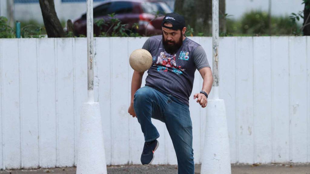 Promueven la práctica del juego de pelota maya entre jóvenes | Álex Meoño