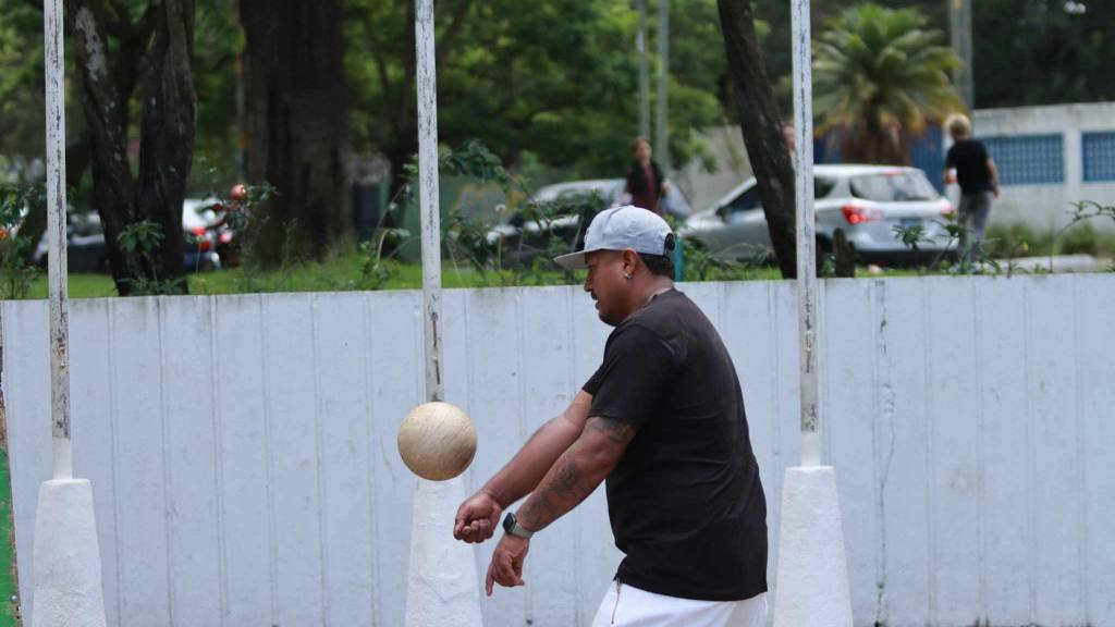 Promueven la práctica del juego de pelota maya entre jóvenes | Álex Meoño