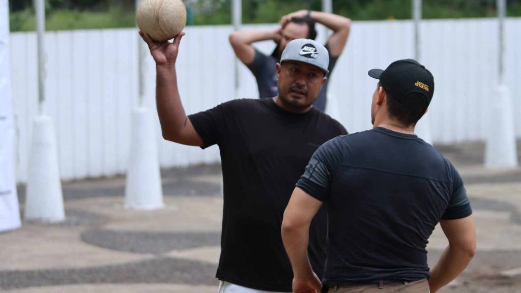 Promueven la práctica del juego de pelota maya entre jóvenes | Álex Meoño
