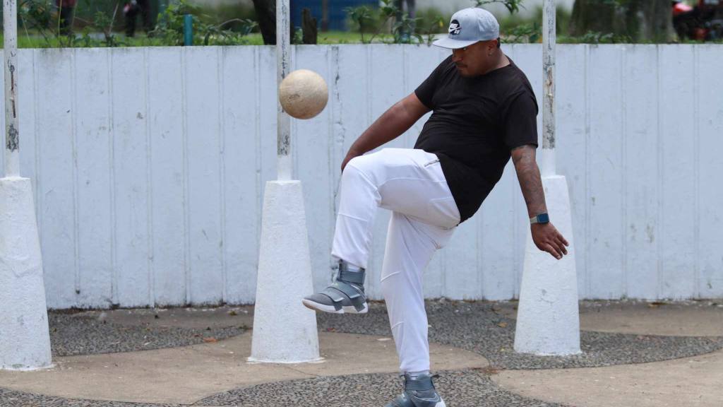 Promueven la práctica del juego de pelota maya entre jóvenes | Álex Meoño