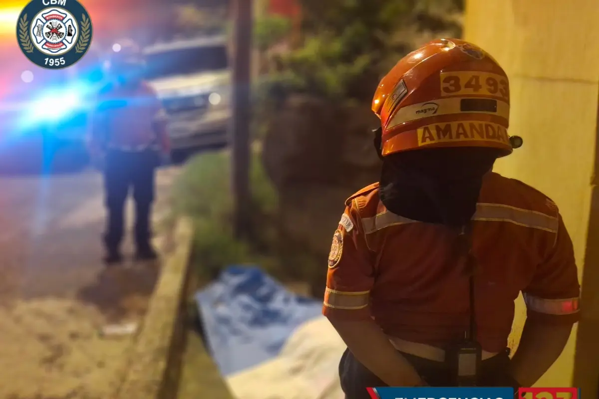 La víctima fue encontrada en la vía pública., Bomberos Municipales