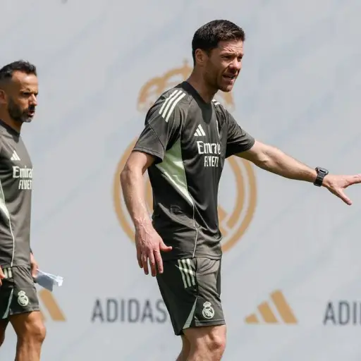 Xabi Alonso dirigió su primer entreno con el Real Madrid - Real Madrid