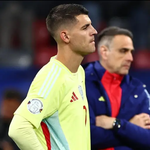 Álvaro Morata se lamenta tras el penal fallado ante Portugal en la Nations League - EFE
